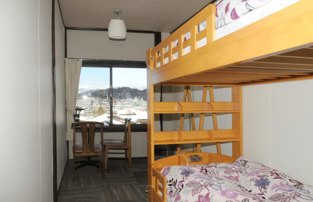 Sakura Guest House Такаяма Экстерьер фото