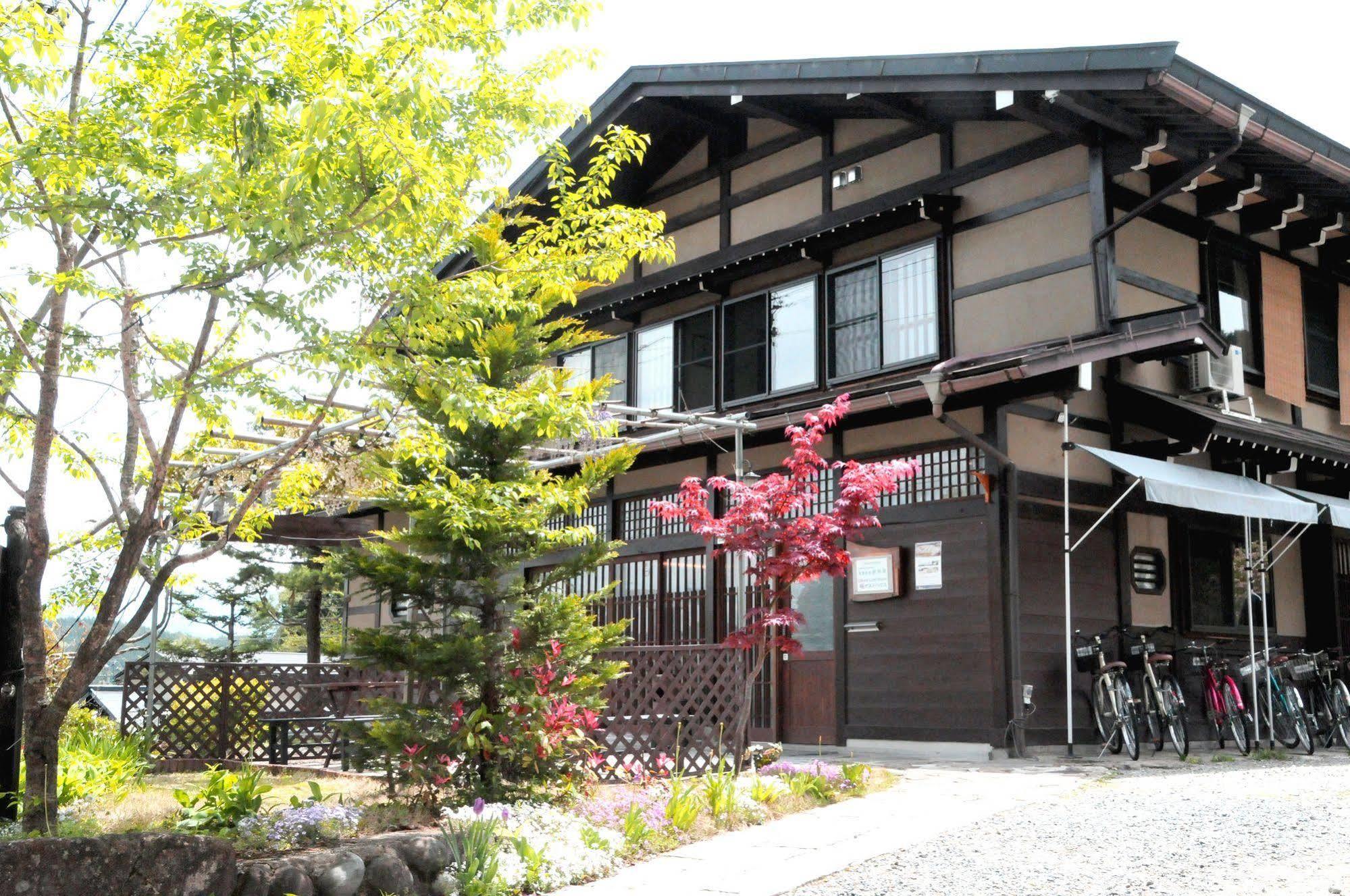 Sakura Guest House Такаяма Экстерьер фото