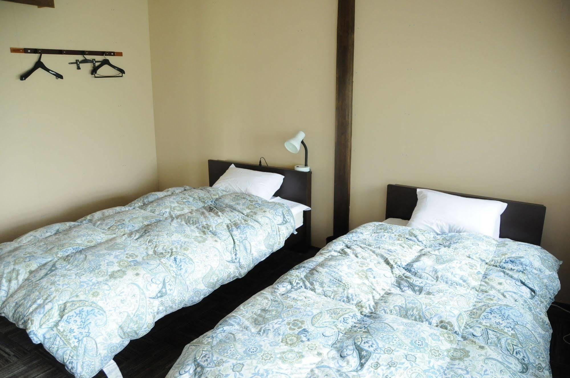 Sakura Guest House Такаяма Экстерьер фото